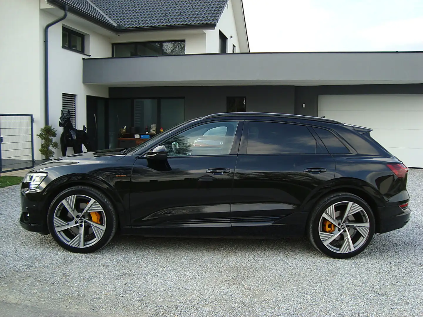 Audi e-tron 55 quattro 95kWh S-line Black Edition Voll !! Schwarz - 2
