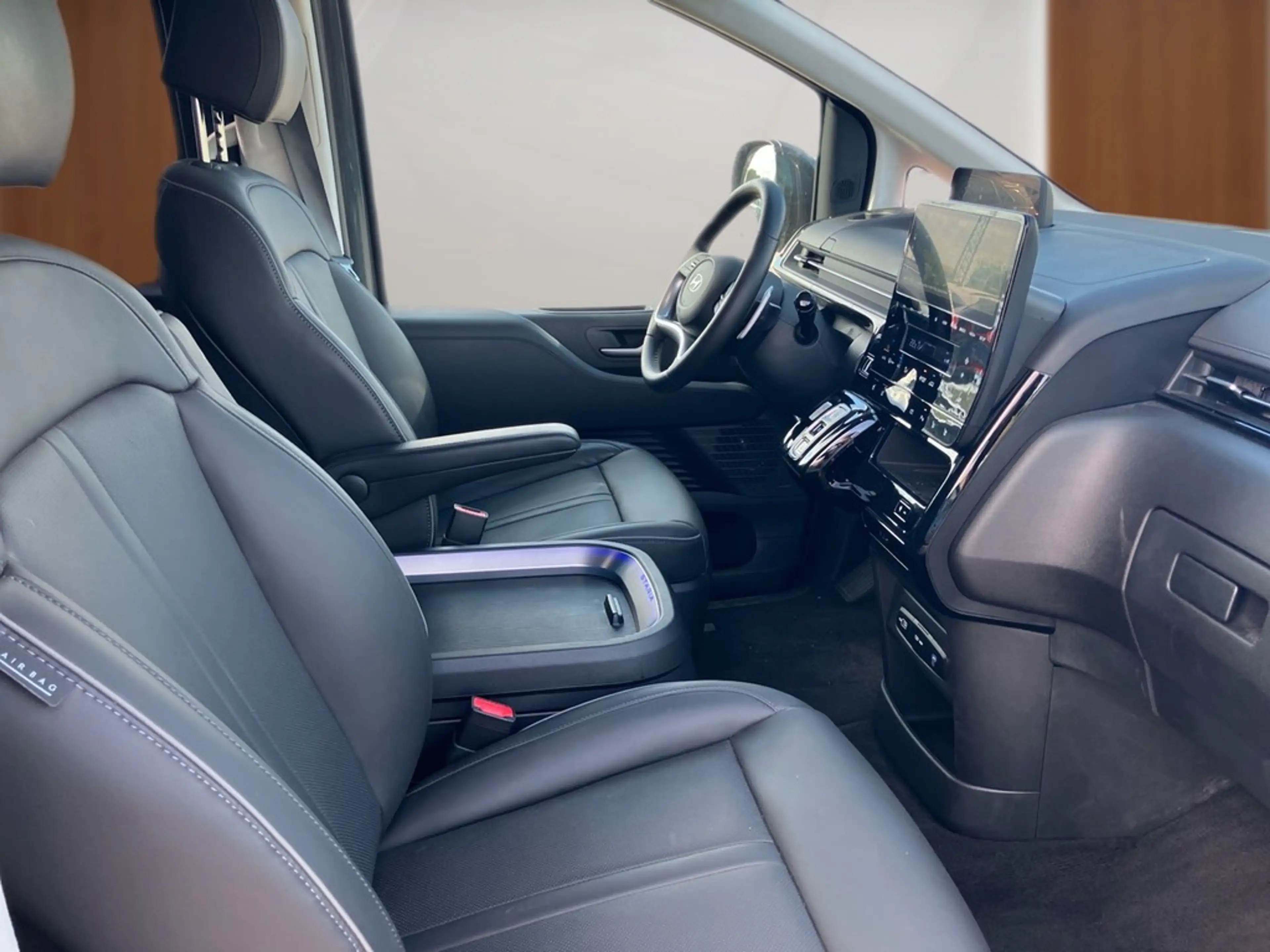 Hyundai STARIA HEV 1.6 T-GDI 7-Sitzer Signature NAV SHZ BOSE — photo 14