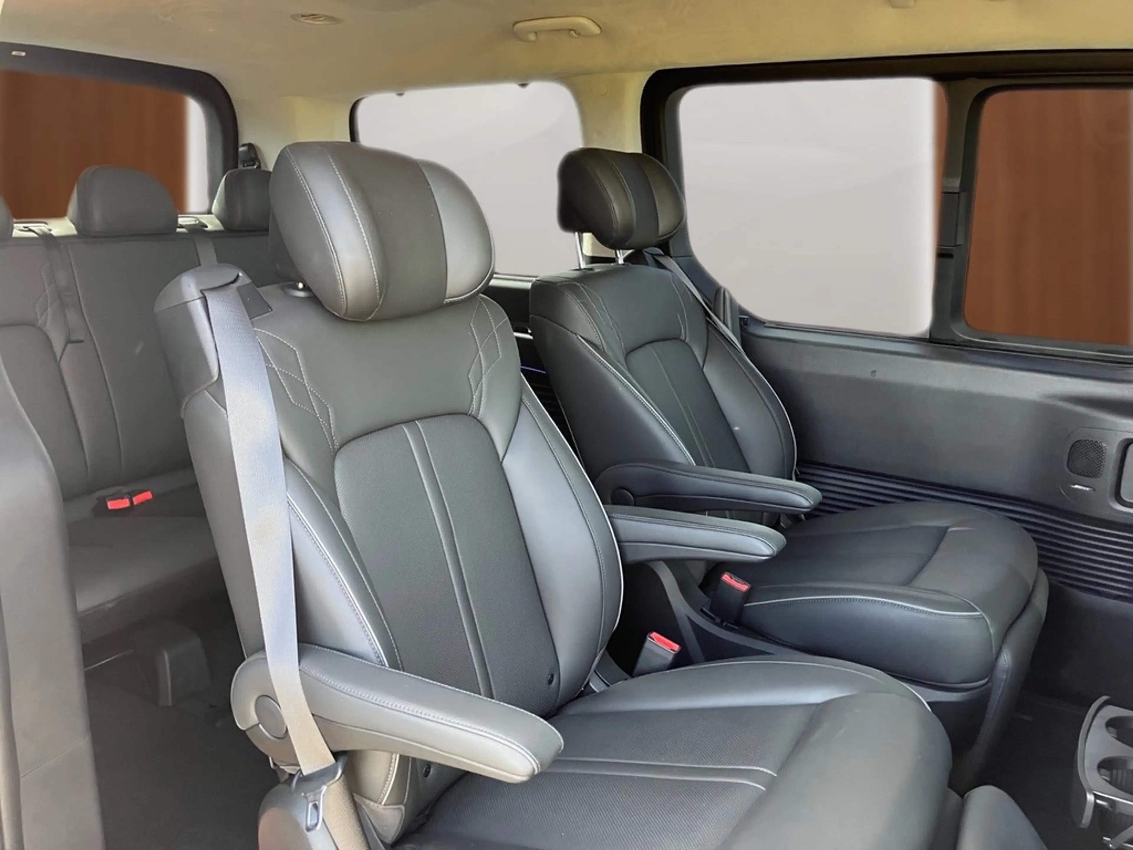 Hyundai STARIA HEV 1.6 T-GDI 7-Sitzer Signature NAV SHZ BOSE — photo 13