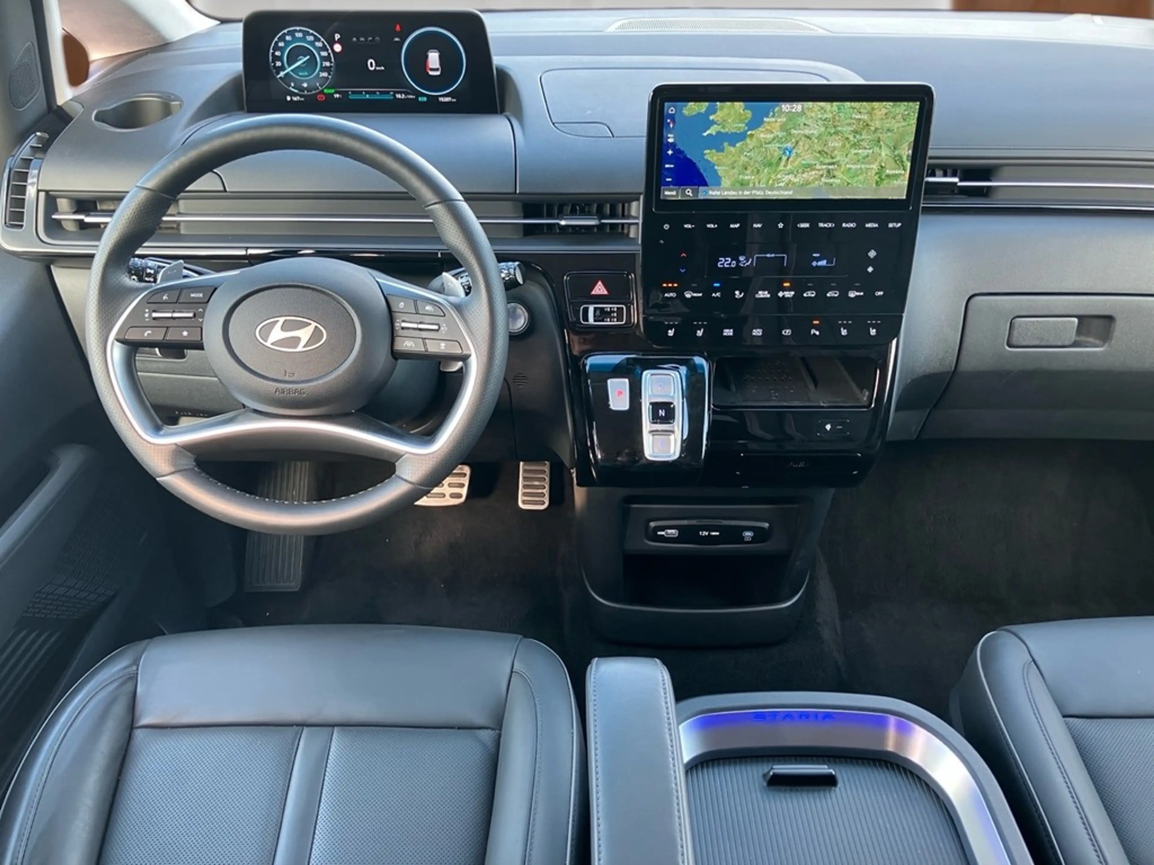 Hyundai STARIA HEV 1.6 T-GDI 7-Sitzer Signature NAV SHZ BOSE — photo 11