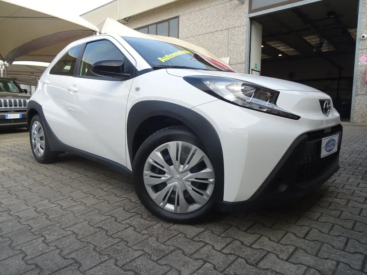 Toyota Aygo X 1.0 72 CV S-CVT ACTIVE Blanc - 1
