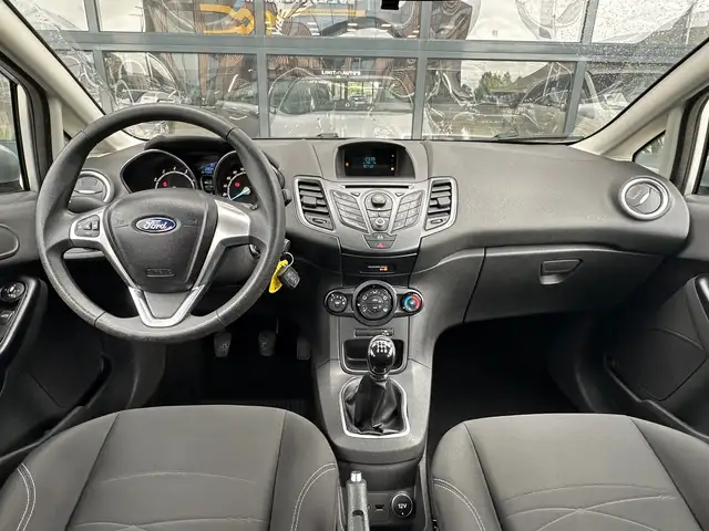 Ford Fiesta view 3