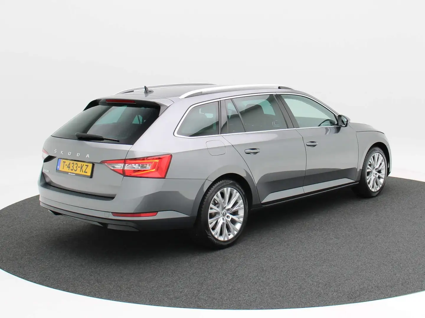 Skoda Superb Combi 1.5 TSi 150 Pk Automaat Business Edition Plu Grijs - 2