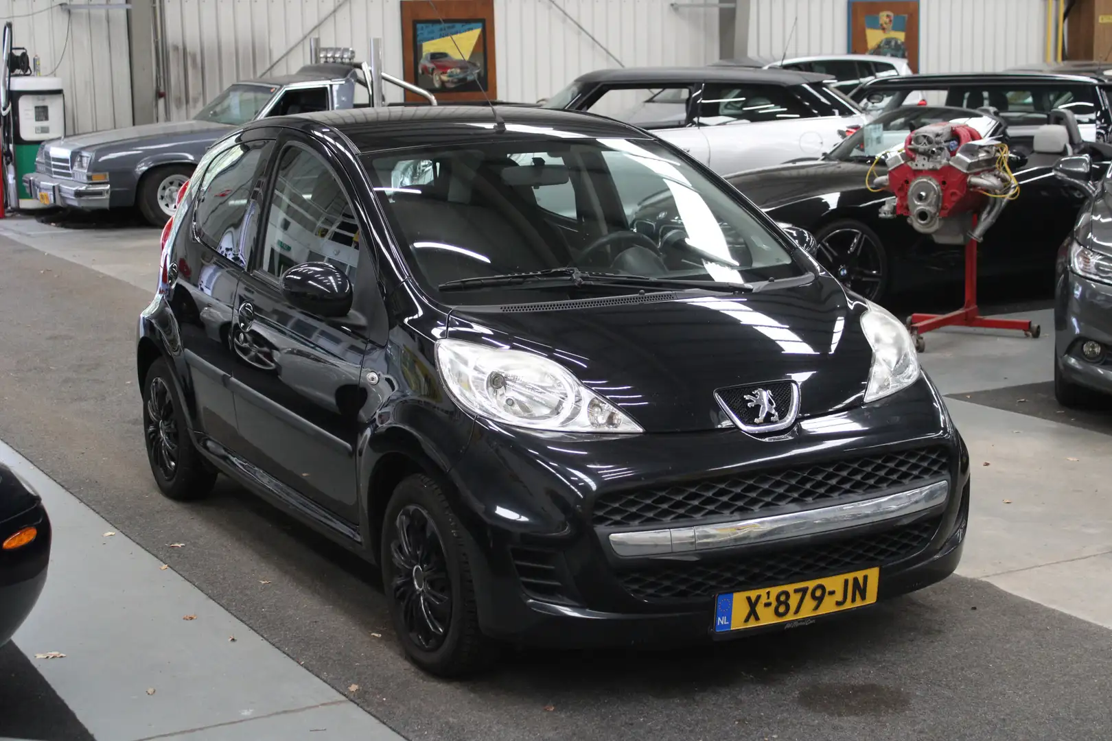 Peugeot 107 1.0-12V XS 5 Deurs, Airco, Isofix, Stuurbekrachtig Zwart - 2