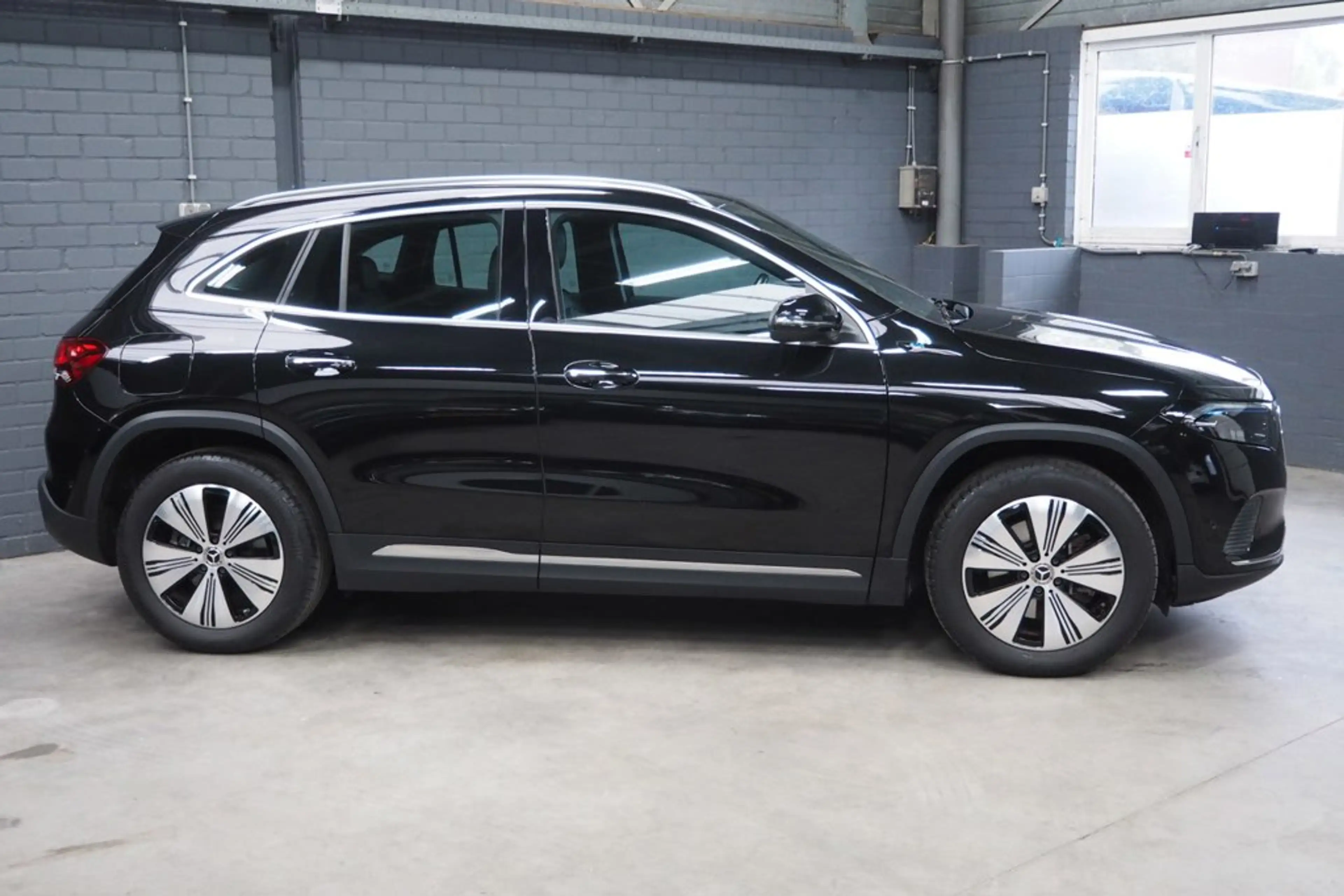 Mercedes-Benz EQA 250 Business Solution Luxury 67 kWh — photo 3