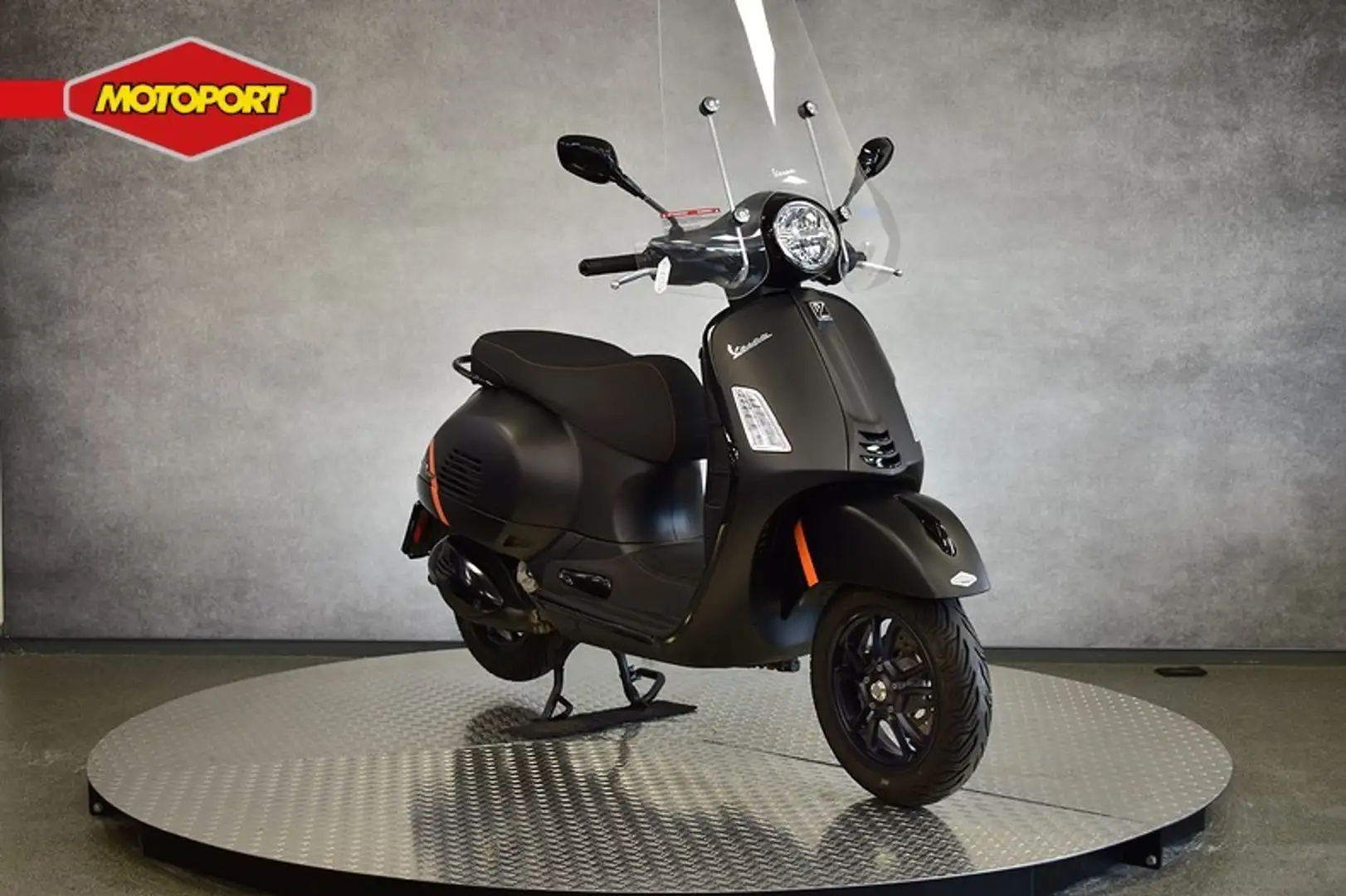 Vespa GTS Super Sport 300 HPE Zwart - 2