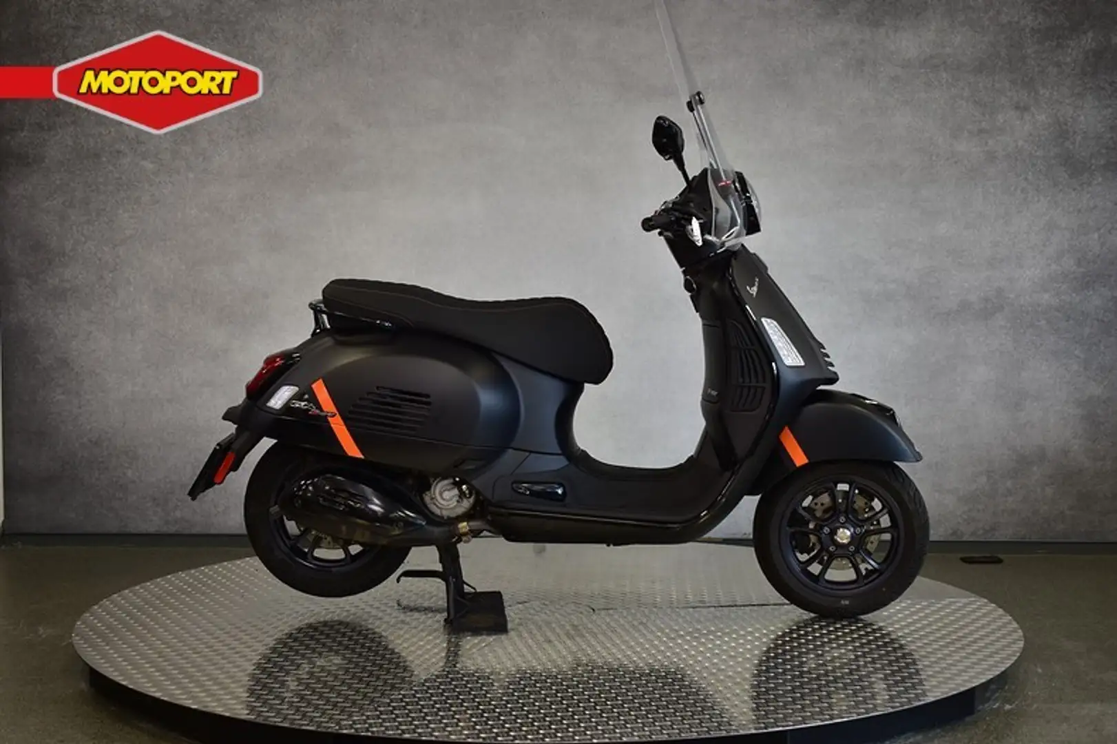 Vespa GTS Super Sport 300 HPE Zwart - 1