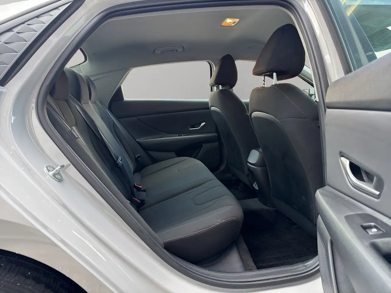 Hyundai ELANTRA снимка Hyundai ELANTRA