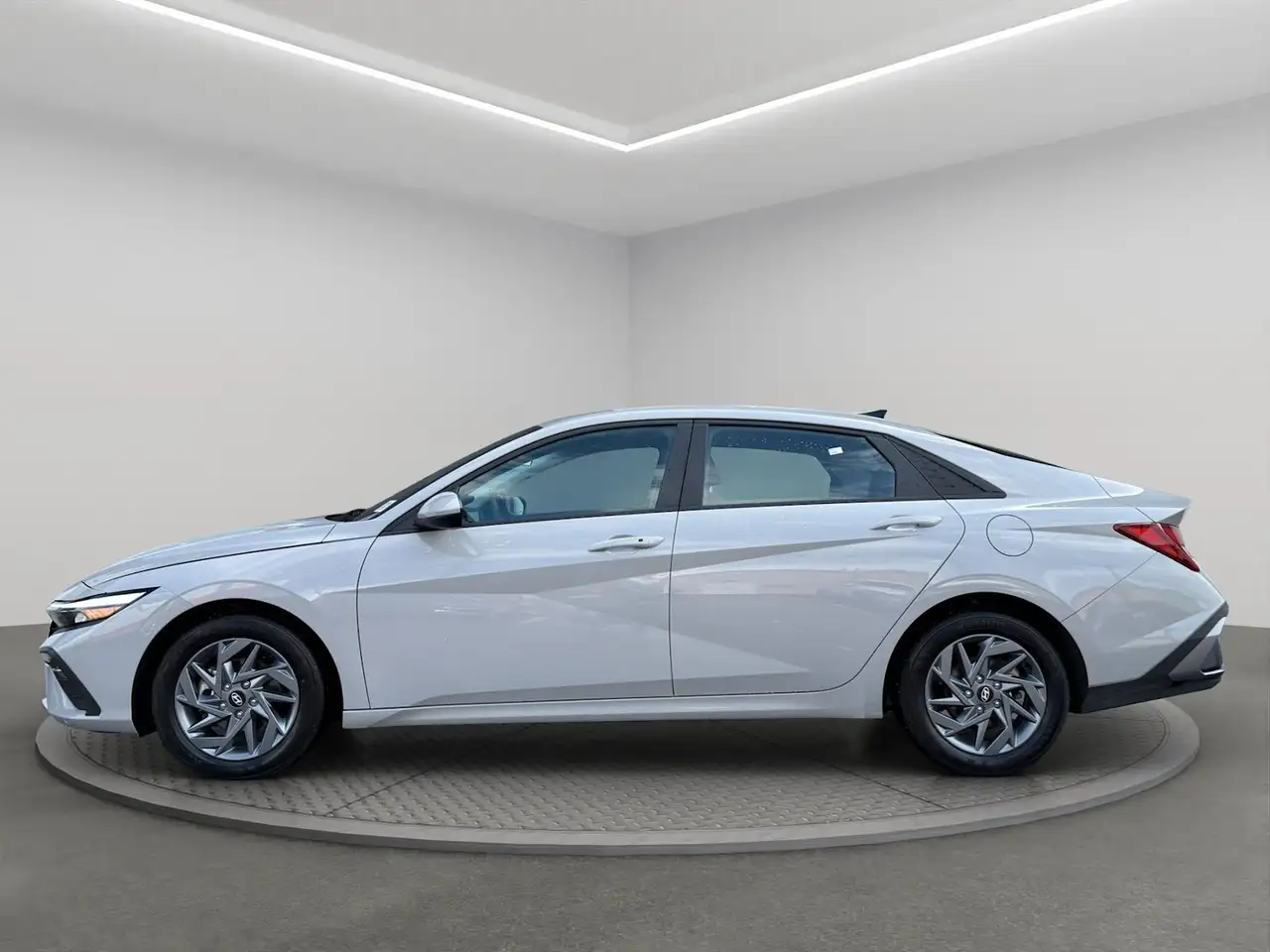Hyundai ELANTRA снимка Hyundai ELANTRA
