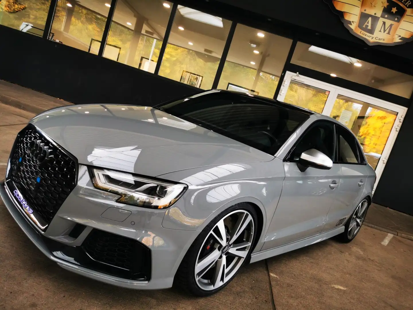 Audi RS3 Lim. 2.5 TFSI quattro PanoDach/VollLeder/ Szary - 2