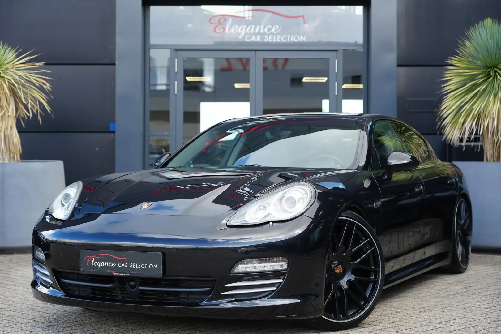 Porsche Panamera 4.8 4S 400pk Stoelverwarming/Schuifdak/Bose Zwart - 1