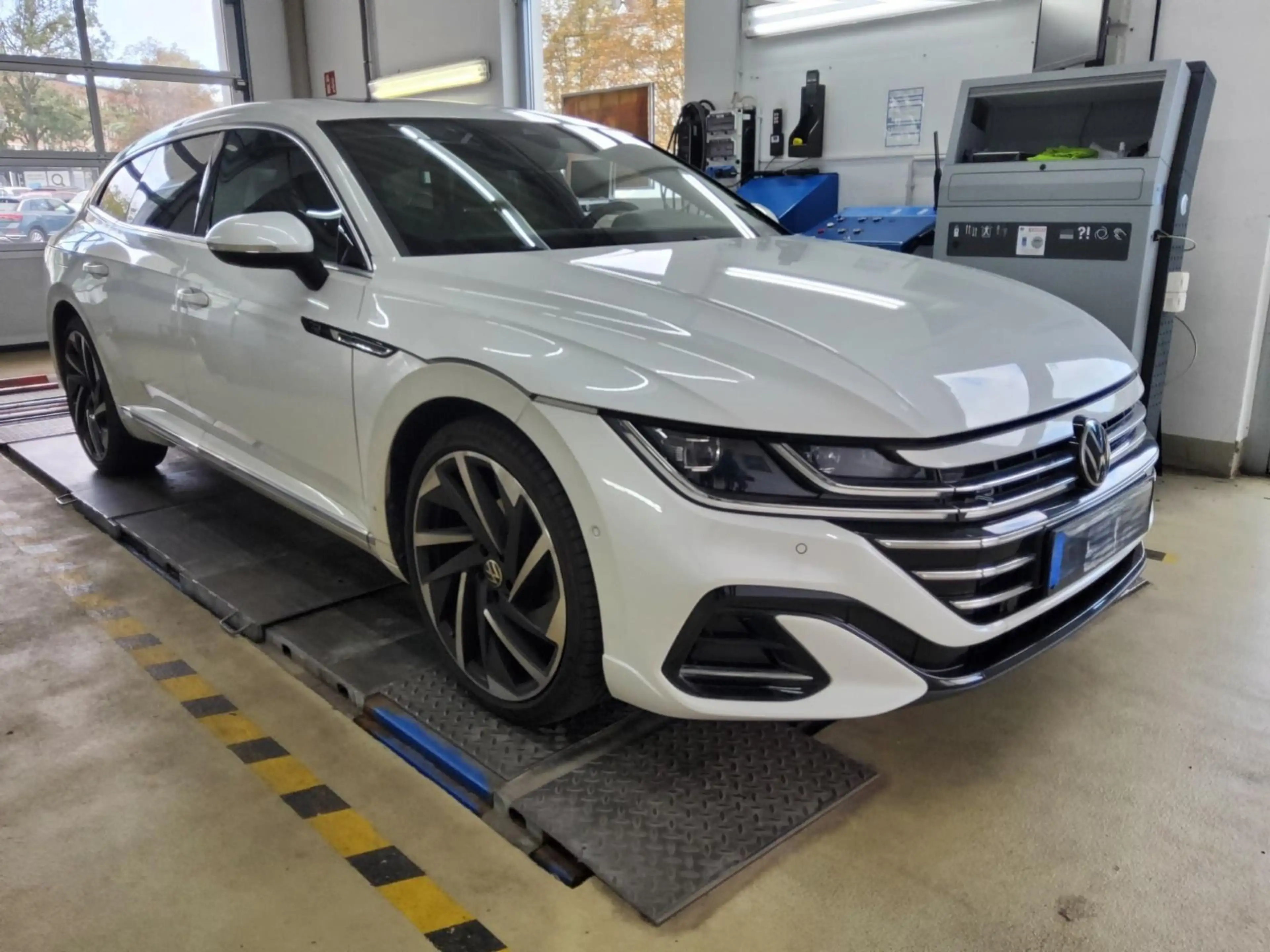 Volkswagen Arteon 2.0 TDI R-Line 4M*AHK*ACC* — photo 2