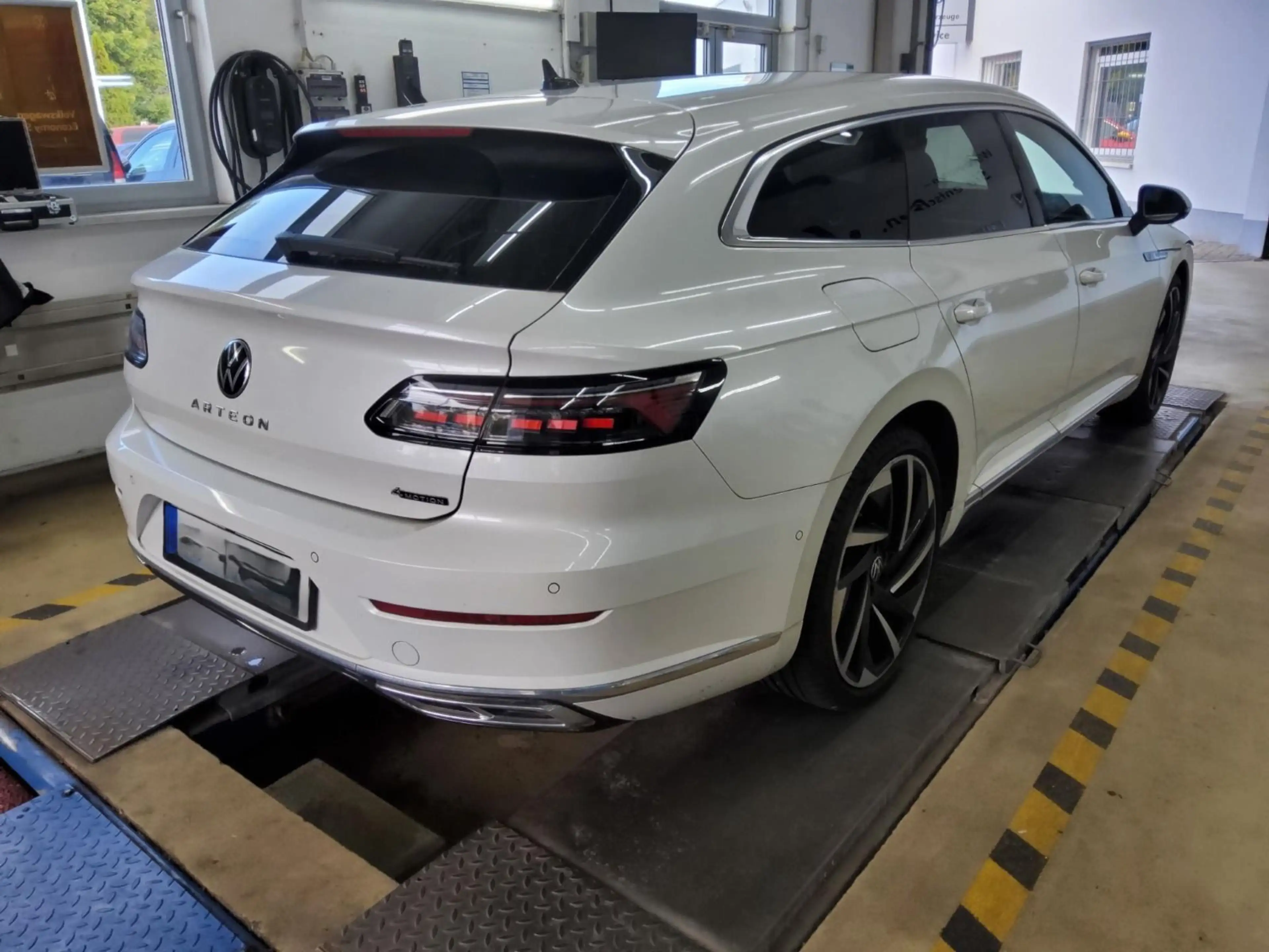 Volkswagen Arteon 2.0 TDI R-Line 4M*AHK*ACC* — photo 4