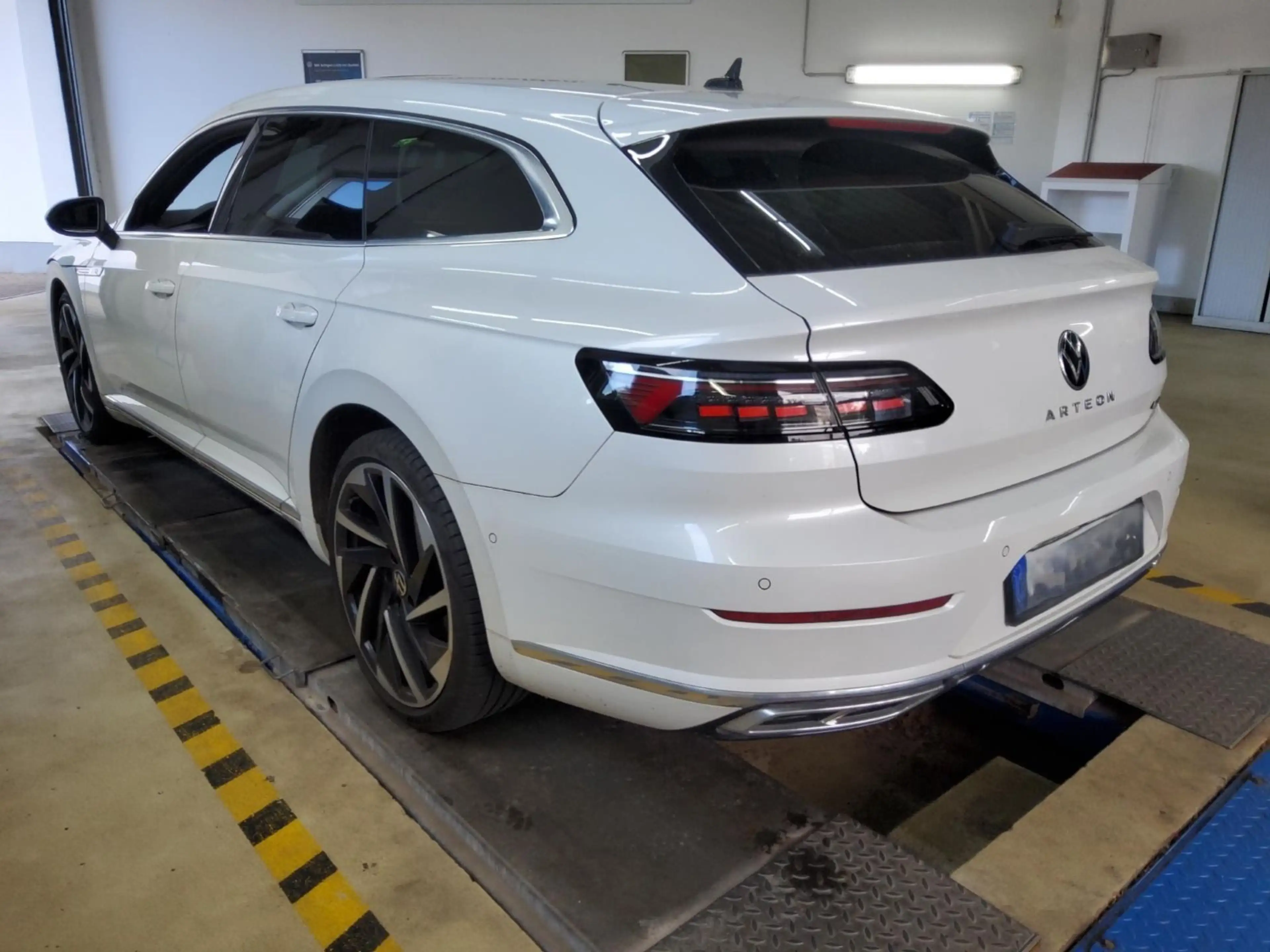 Volkswagen Arteon 2.0 TDI R-Line 4M*AHK*ACC* — photo 3