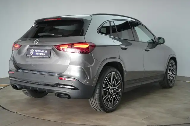Mercedes-Benz GLA view 4