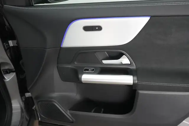 Mercedes-Benz GLA view 10