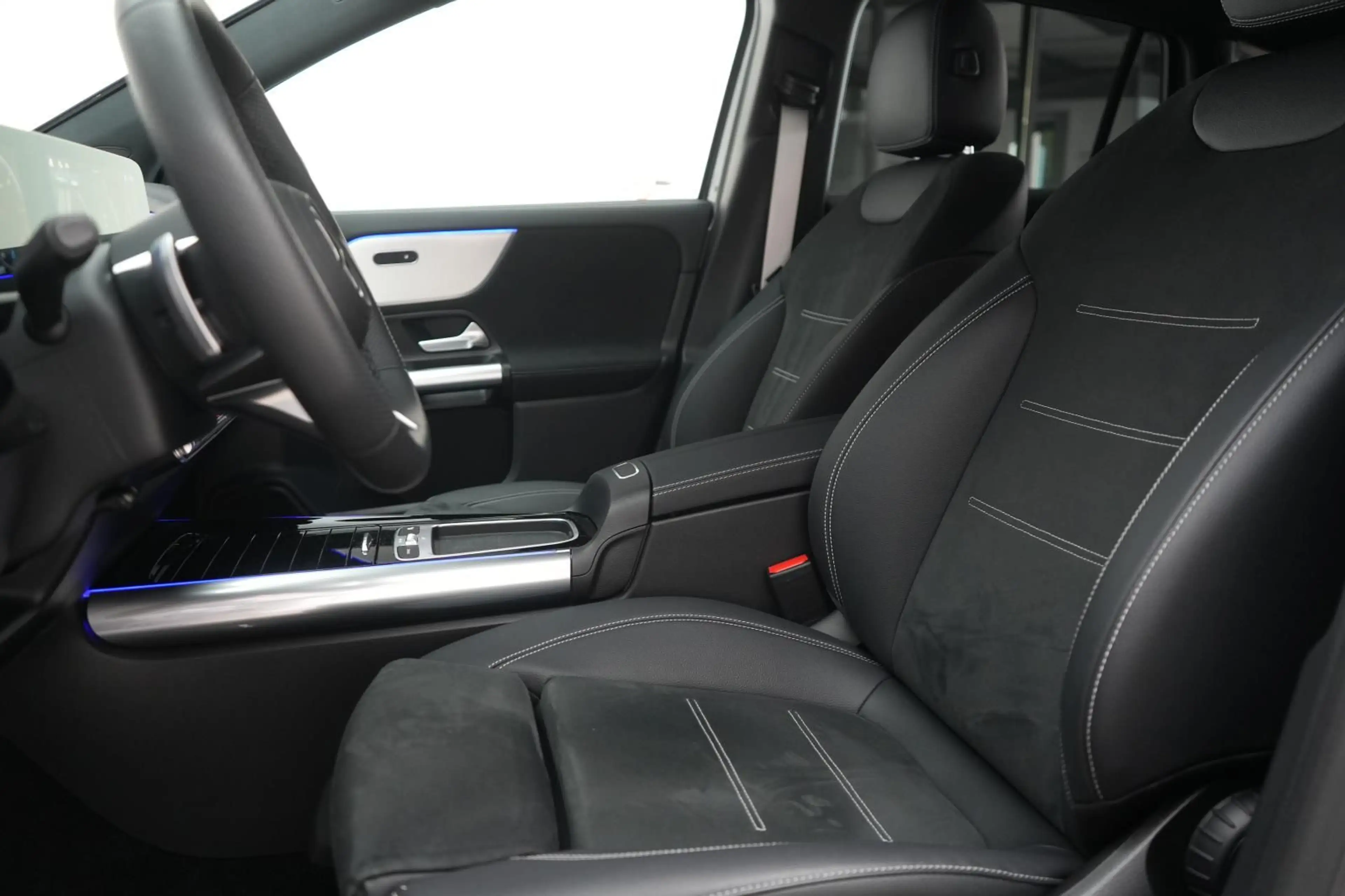 Mercedes-Benz GLA 200 d 8G-DCT AMG Line Advanced Plus Distroni — photo 11