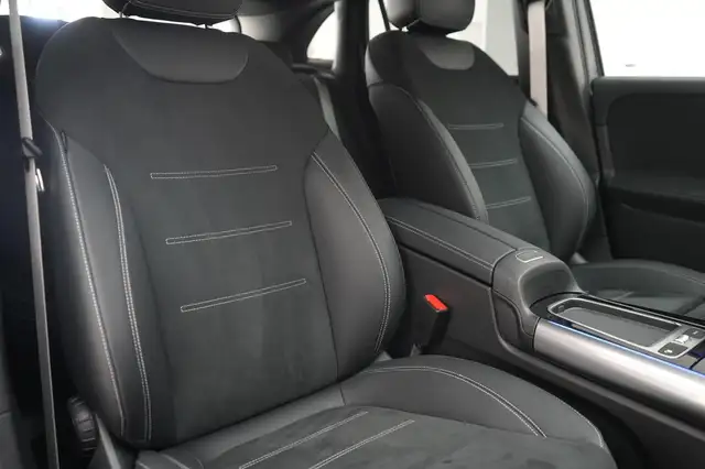 Mercedes-Benz GLA view 8