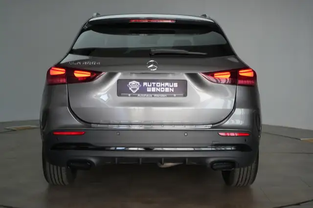 Mercedes-Benz GLA view 5