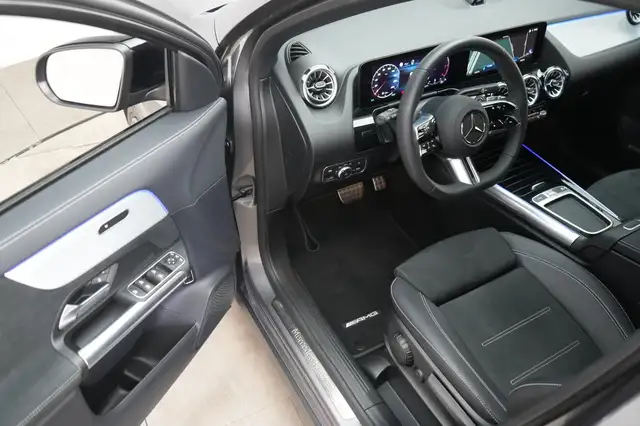 Mercedes-Benz GLA view 13