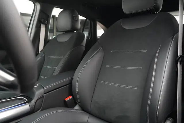Mercedes-Benz GLA view 12