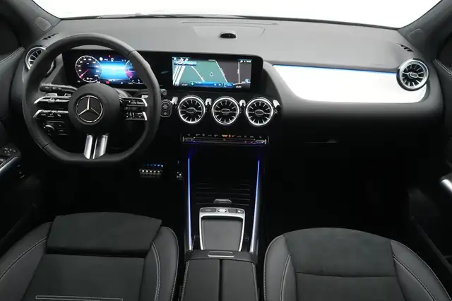 Mercedes-Benz GLA view 15