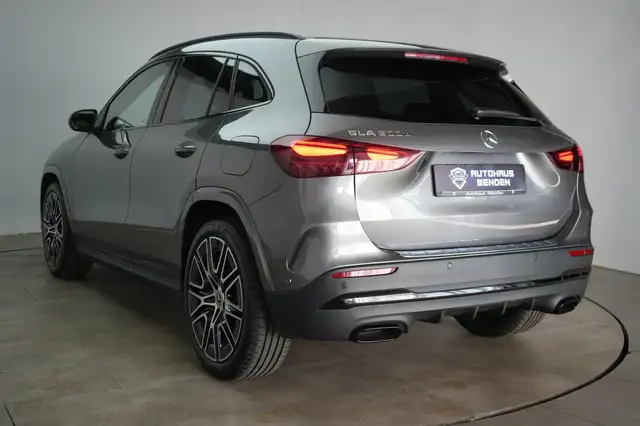 Mercedes-Benz GLA view 6