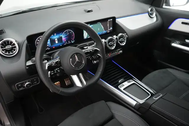 Mercedes-Benz GLA view 14