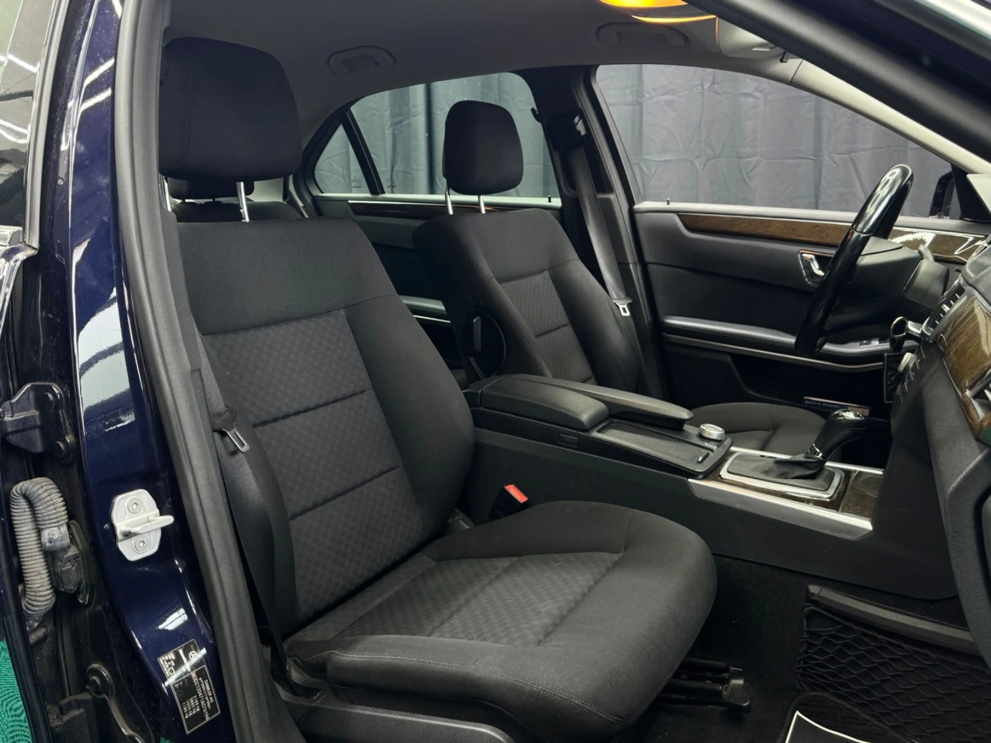 Mercedes-Benz E 250 E Limousine E 250 CGI BlueEfficiency — photo 13