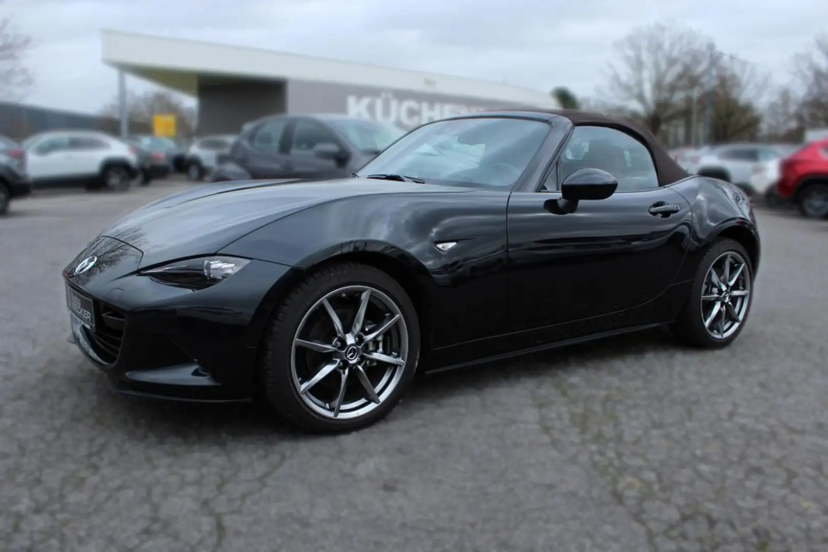 Mazda MX-5 2.0L SKYACTIV G 184PS Sondermodell KAZARI Černá - 2