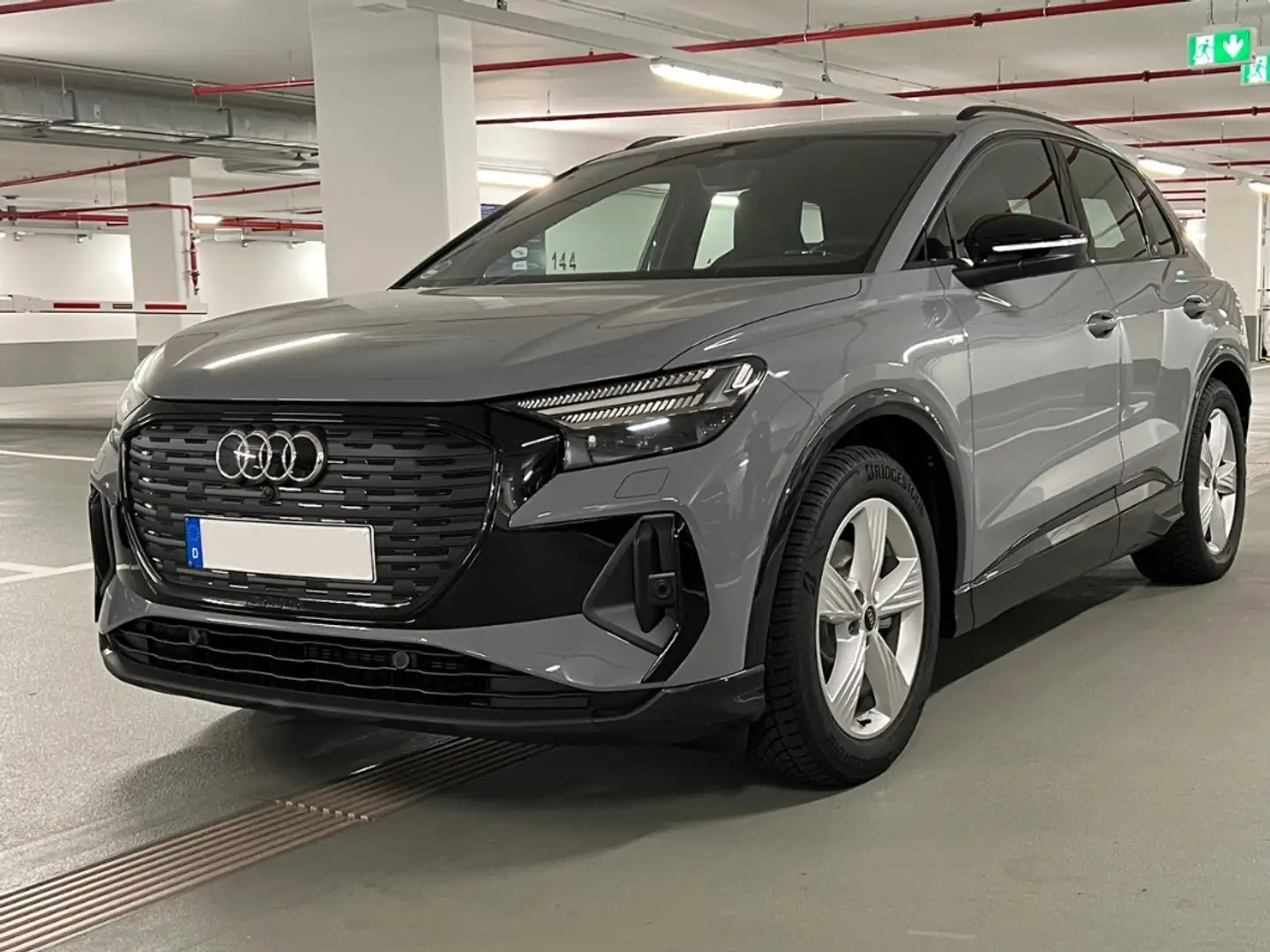 Audi Q4 e-tron 2x S-Line *Matrix-LED*NAVI*Assistenzpaket*SHZG*USB Сірий - 1