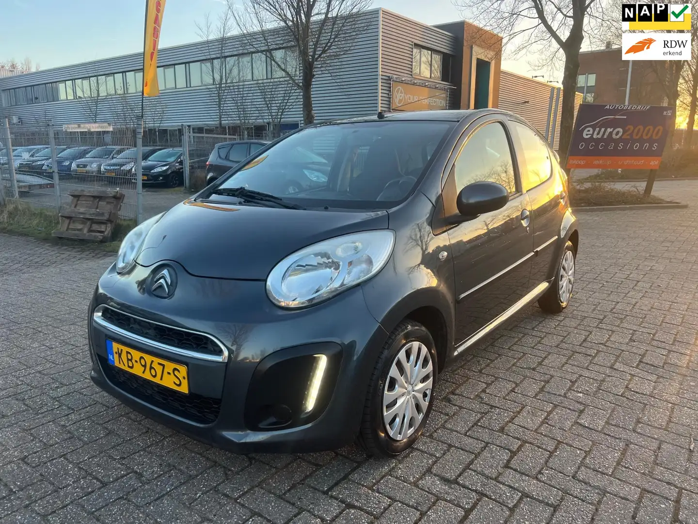 Citroen C1 1.0 Attraction - LED - AIRCO - 5 DEURS Grijs - 1