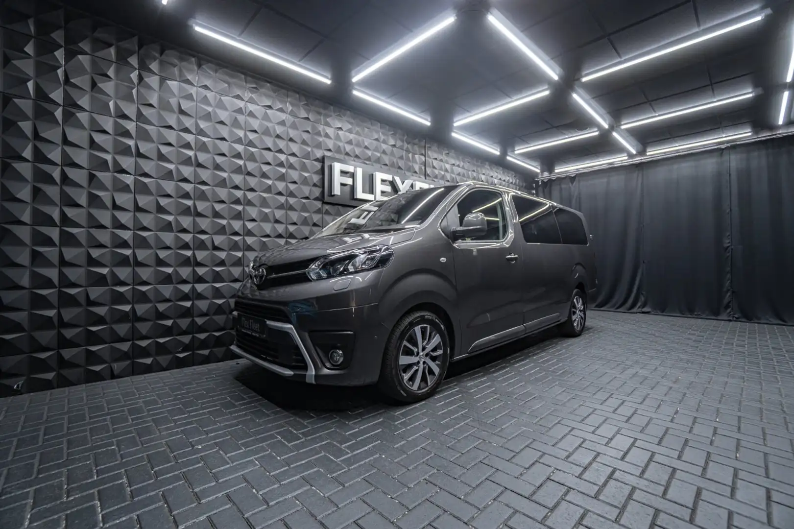 Toyota Proace Verso 2.0 D-4D L2 Shuttle Comf. 9Sitze Automatik Grau - 1