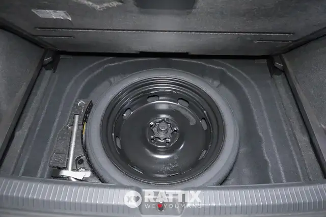 Volkswagen Golf view 6