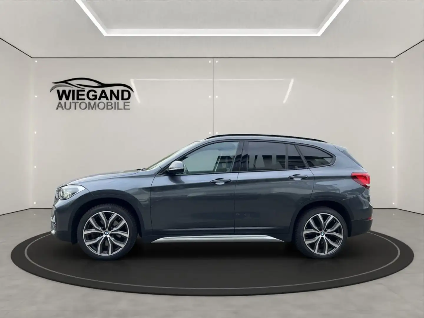 BMW X1 xDrive20d Aut. xLine+PDC+SHZ+APPLE-CAR-PLAY+ Gris - 2