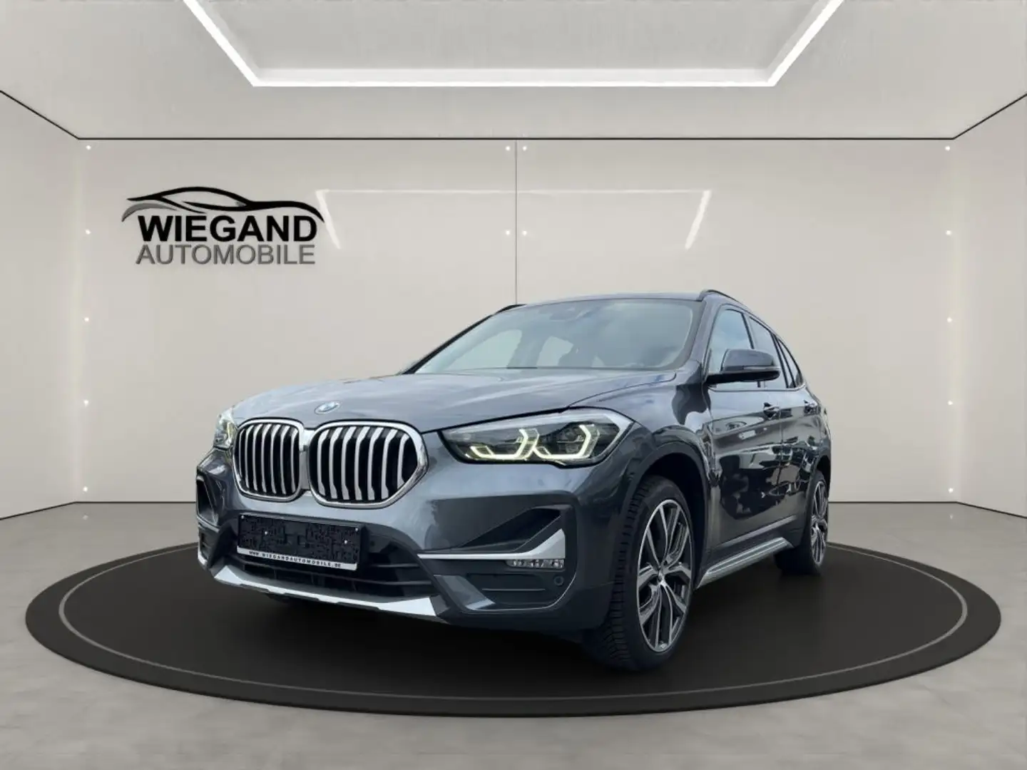 BMW X1 xDrive20d Aut. xLine+PDC+SHZ+APPLE-CAR-PLAY+ Gris - 1