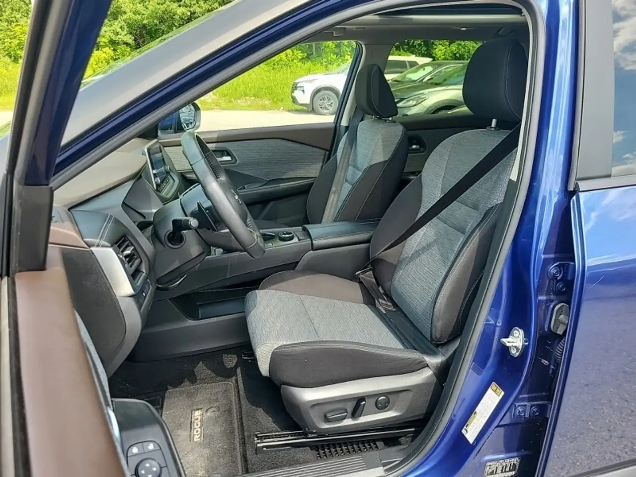 Nissan Rogue снимка Nissan Rogue