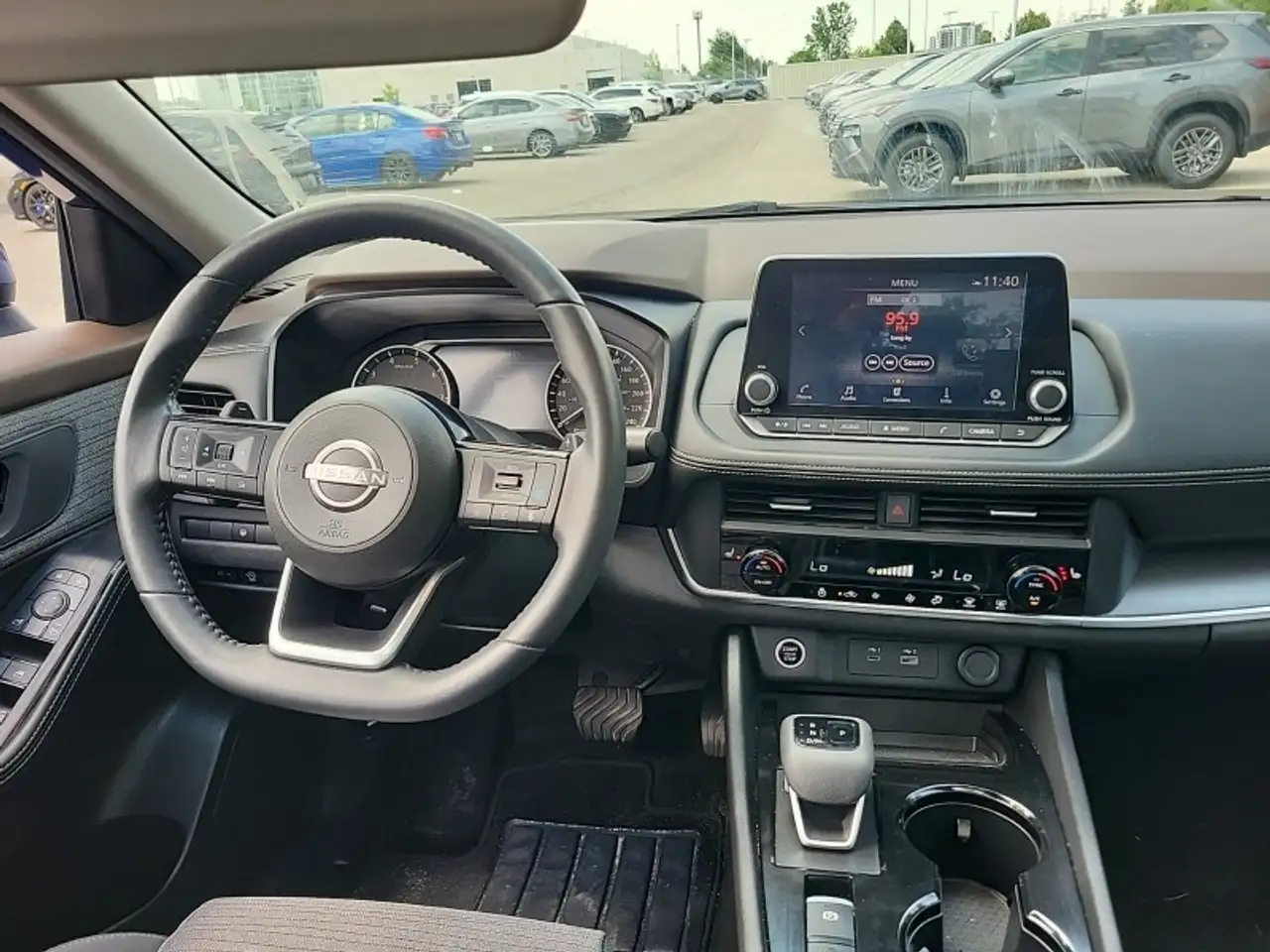 Nissan Rogue снимка Nissan Rogue