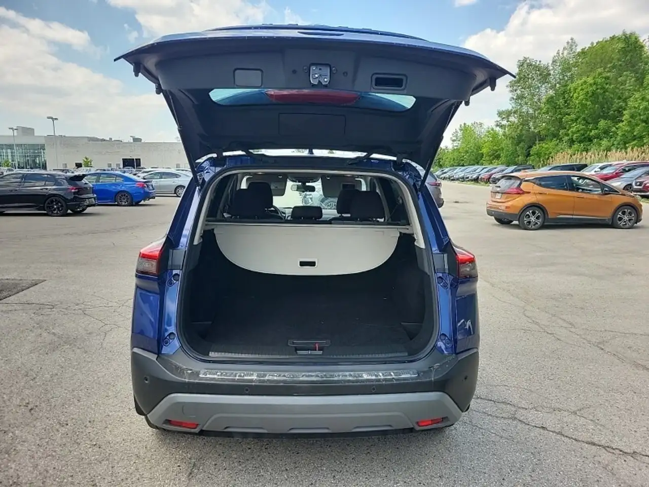 Nissan Rogue снимка Nissan Rogue