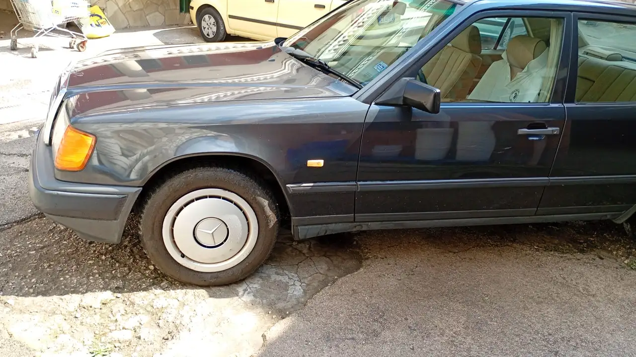Mercedes-Benz 250 Berlina, foto 2