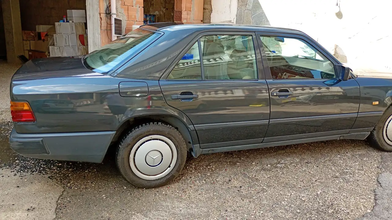Mercedes-Benz 250 Berlina, foto 1