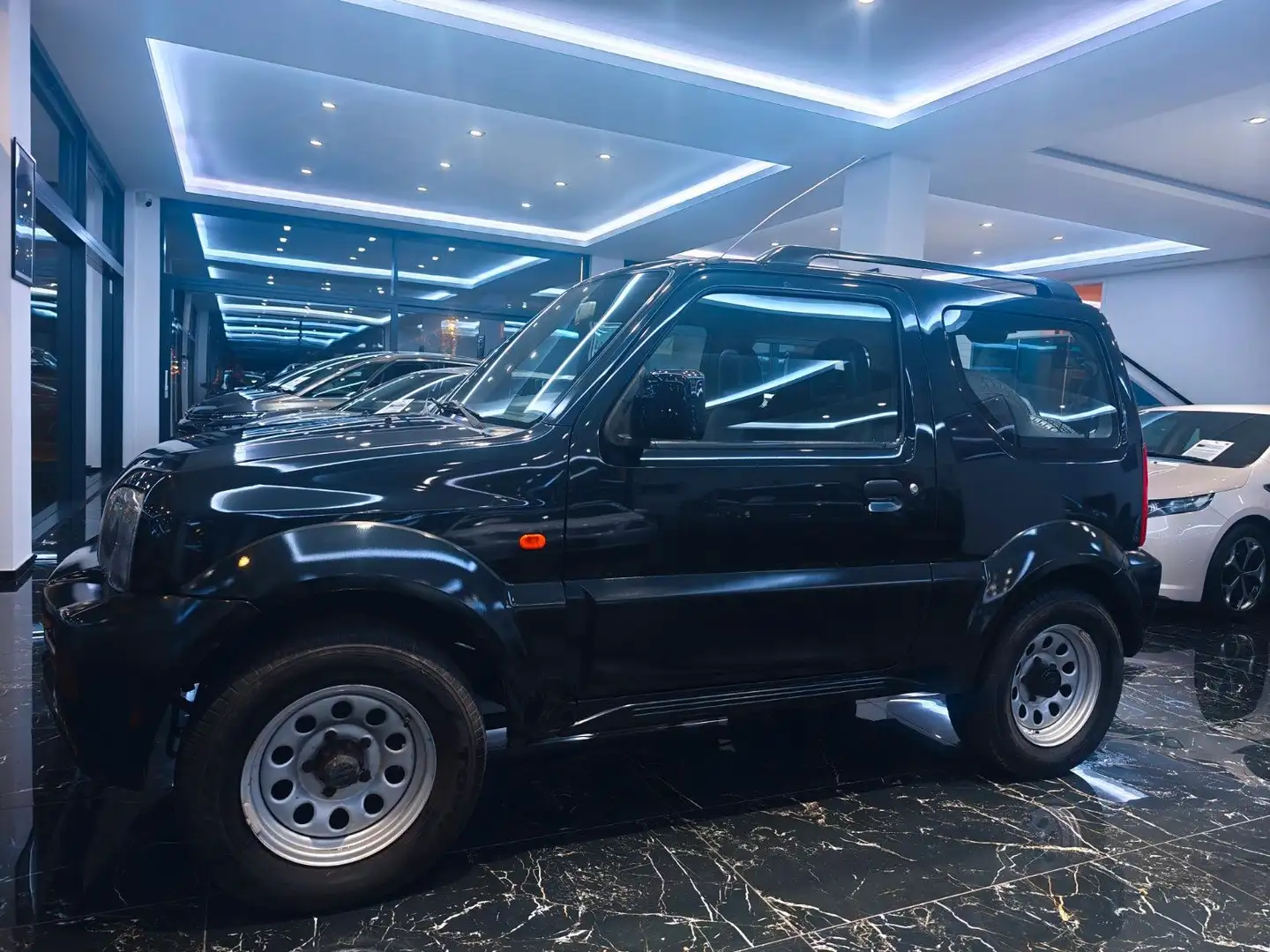 Suzuki Jimny Comfort Lim. Schwarz - 2
