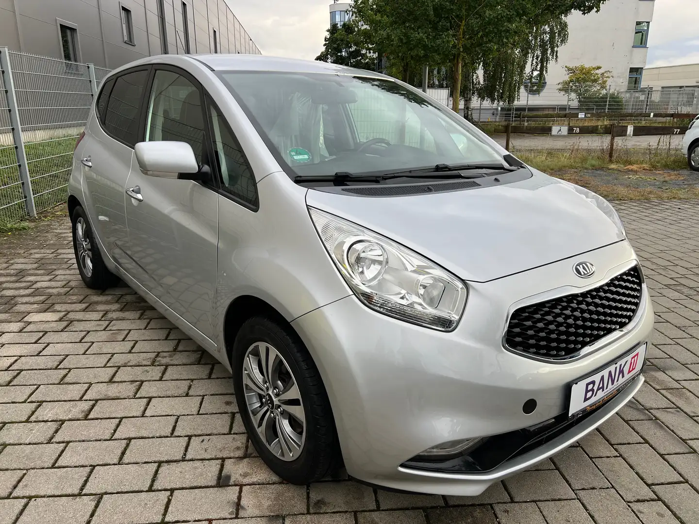 Kia Venga Dream Team/2Hand/TÜV Neu/Automatik8xbereift-S+W Gris - 1