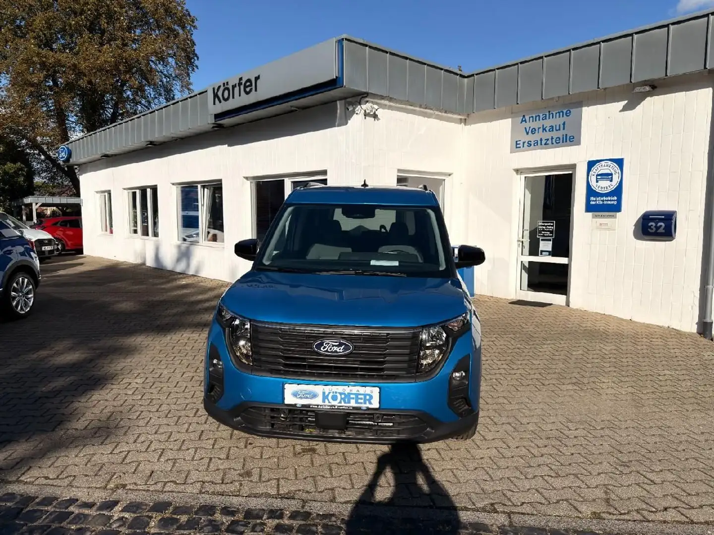 Ford Tourneo Courier Titanium Blau - 2