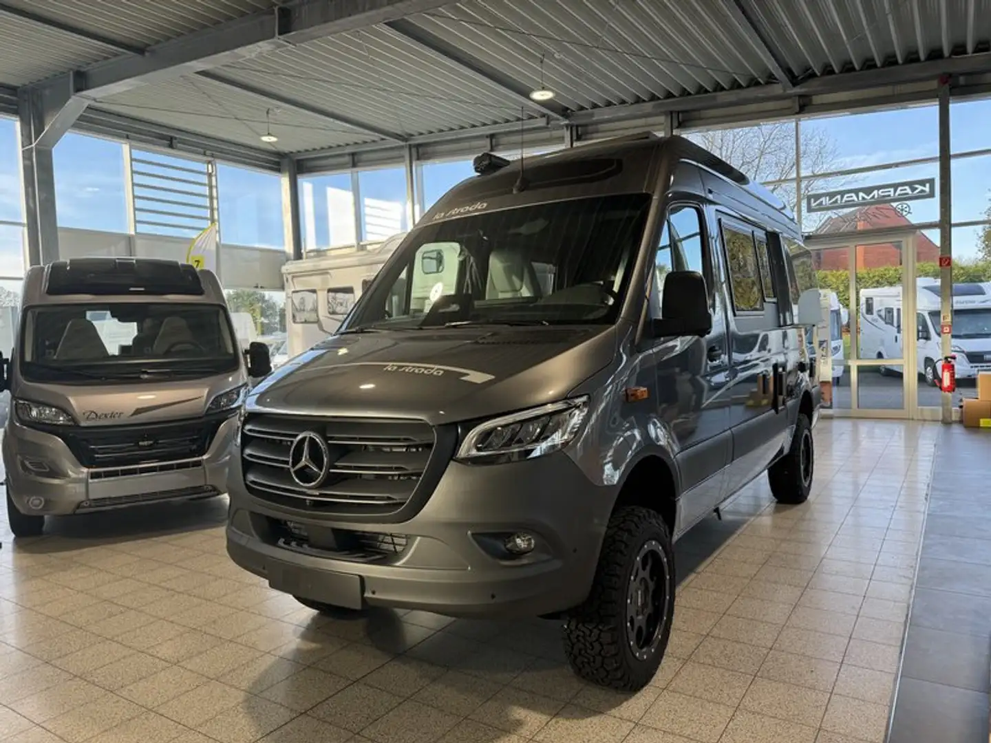 La Strada Kastenwagen Regent S 4x4 Grau - 1