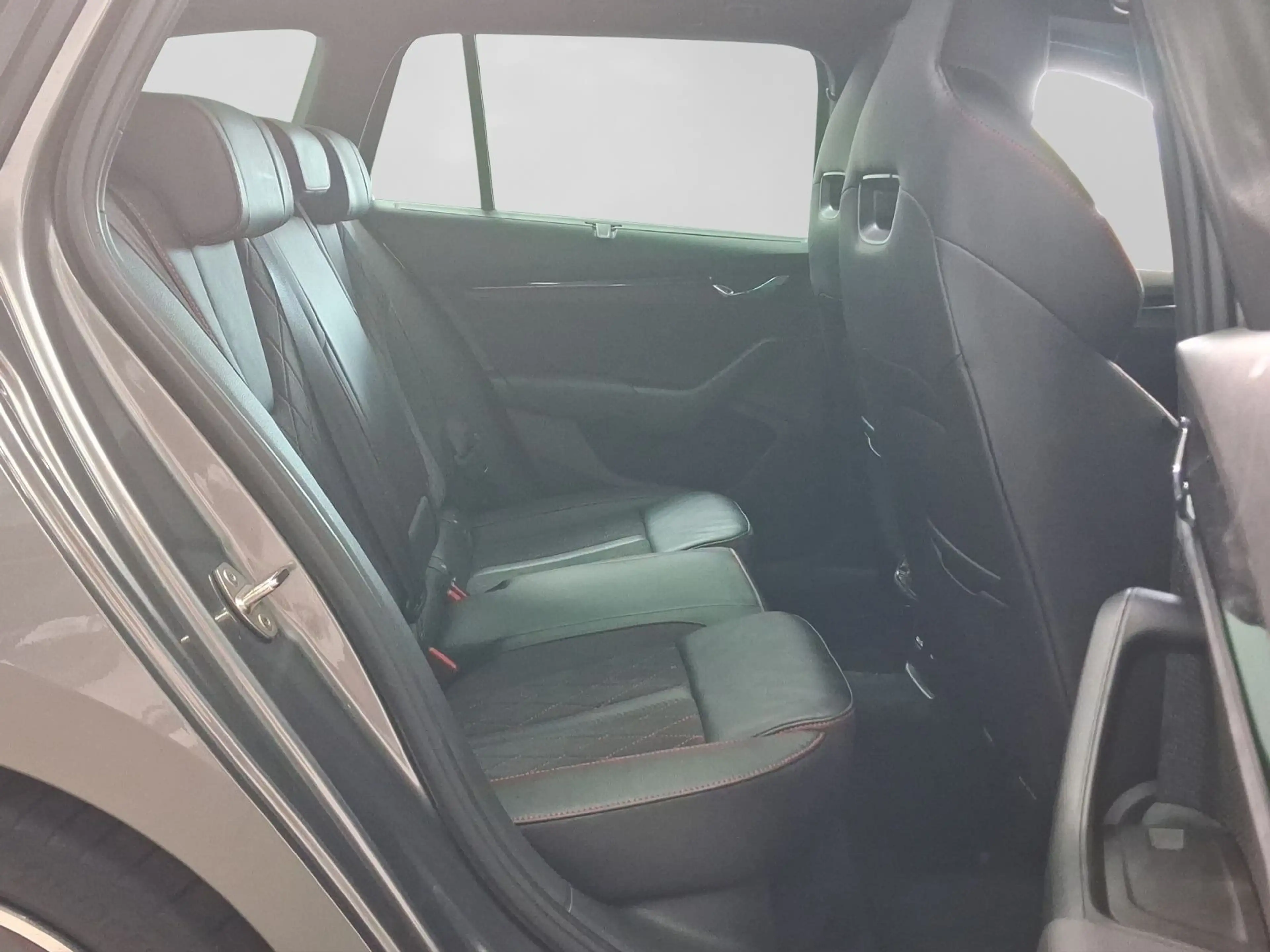Skoda Octavia Combi 2.0 TDI RS EDITION STANDH AHK LM19 — photo 6