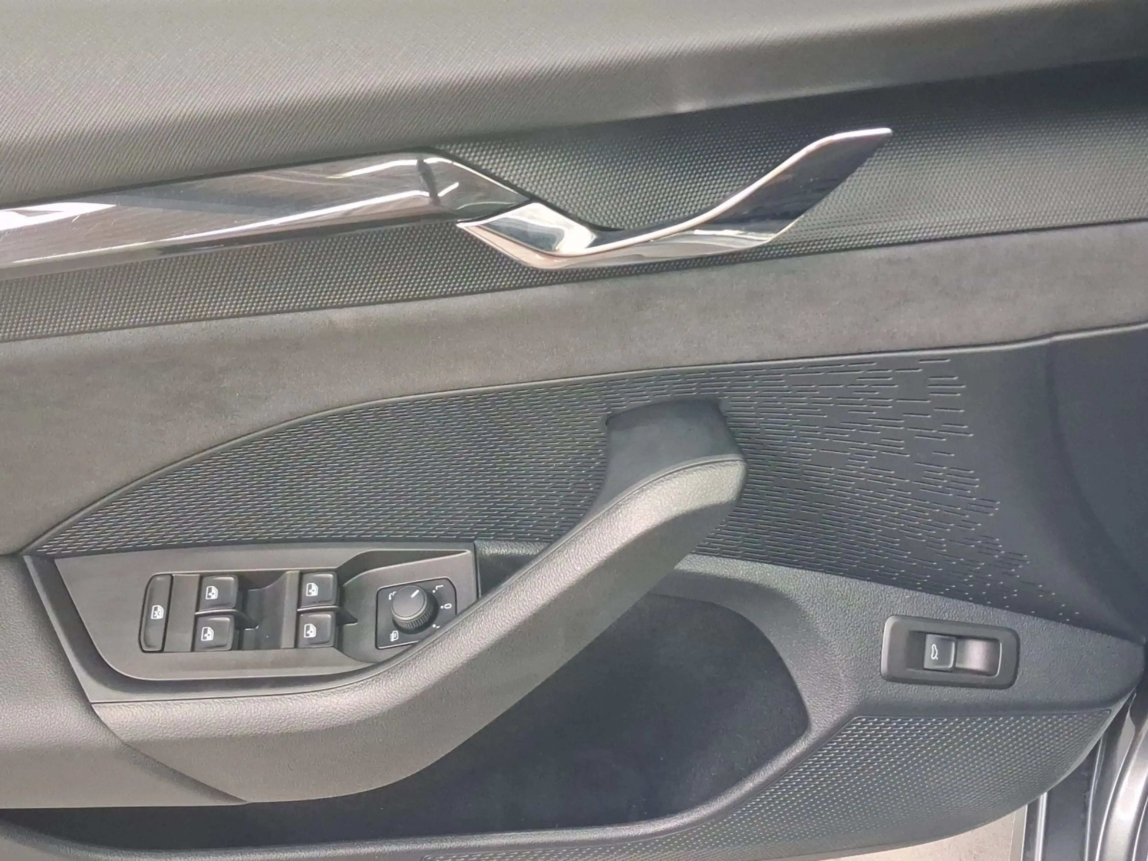 Skoda Octavia Combi 2.0 TDI RS EDITION STANDH AHK LM19 — photo 8