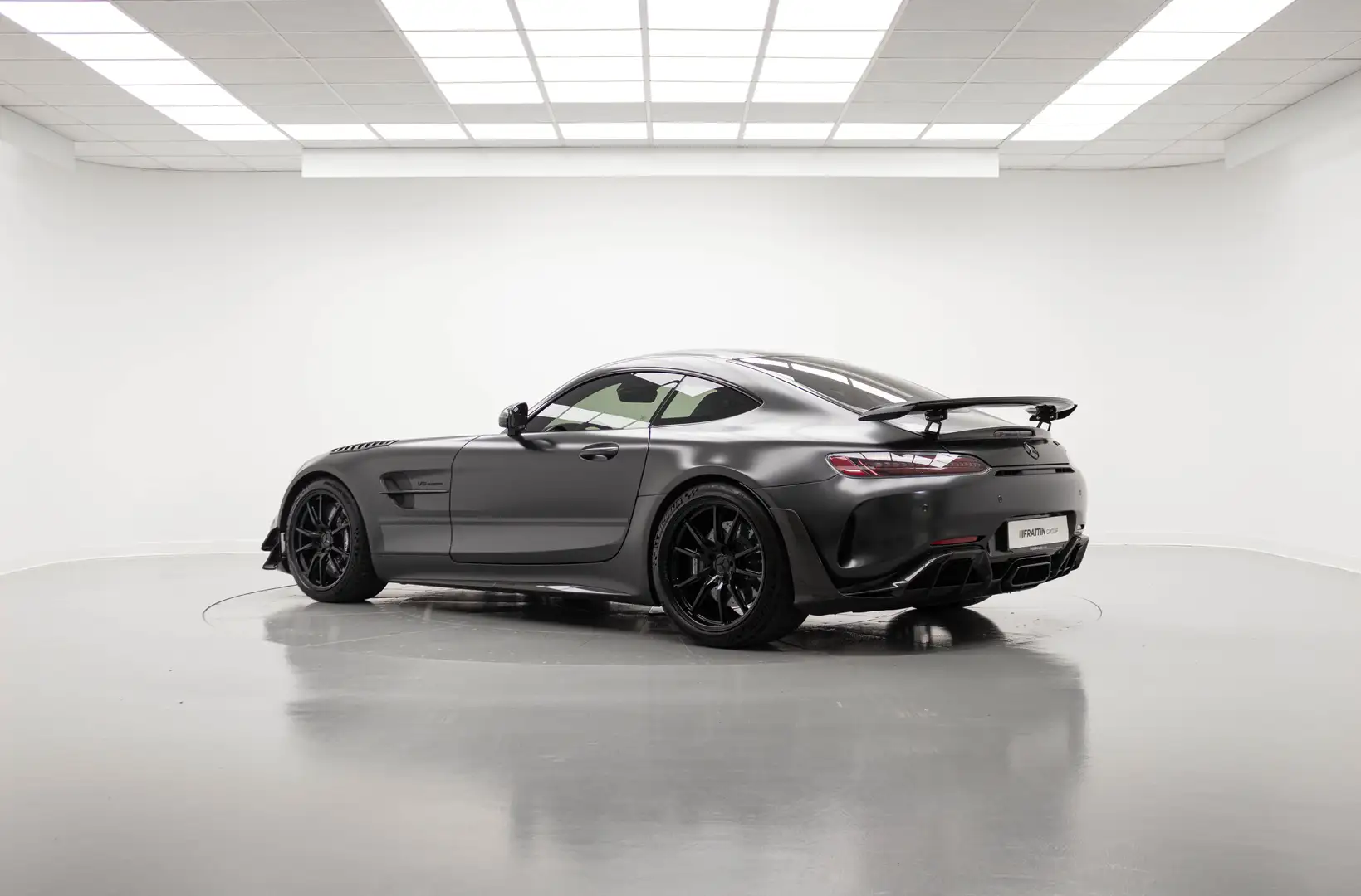 Mercedes-Benz AMG GT R PRO Gri - 2