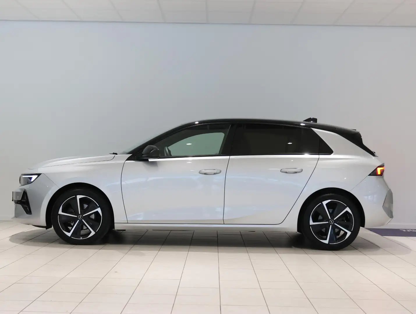 Opel Astra 130pk Turbo GS | Camera | Stuur/Stoelverwarming | Zilver - 2
