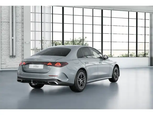 Mercedes-Benz E-Class view 3